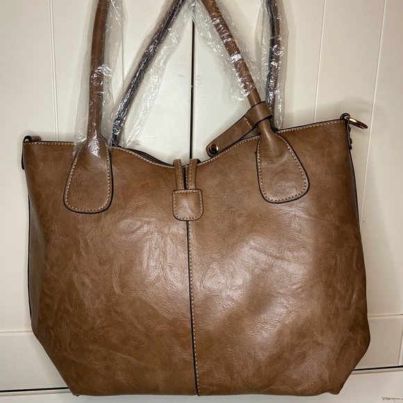 NWT Large brown handbag. Button front. 16x10x5.5 - Picture 4 of 7